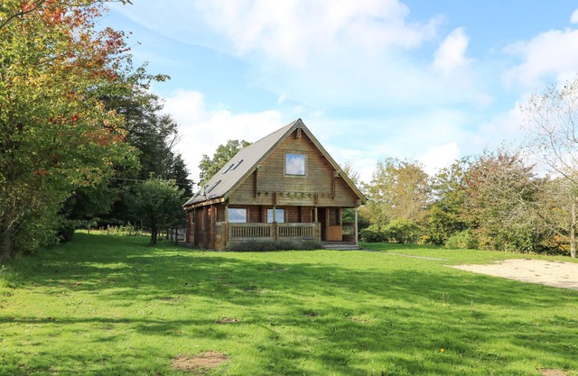 PEN Y CLAWDD, pet friendly, character holiday cottage in Presteigne