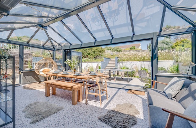 Pen Y Mor - Four Bedroom House, Sleeps 8