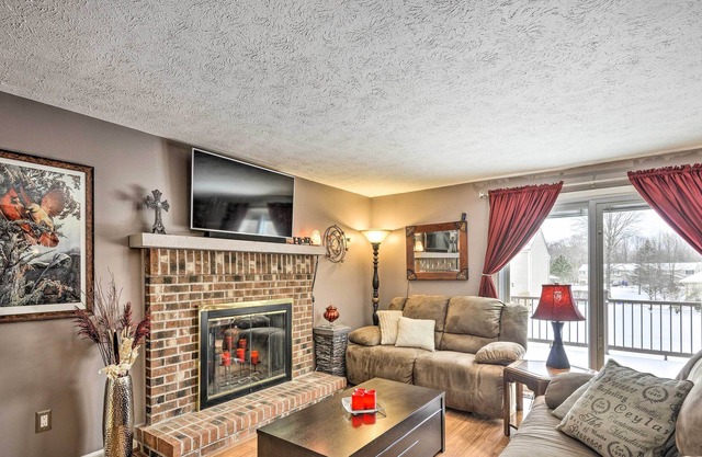 Penfield Townhome - 10 Mi to Downtown Rochester!