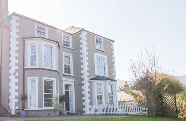 PENHOLM, pet friendly, country holiday cottage in Penmaenmawr