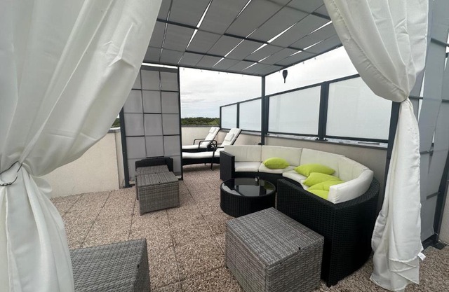 PENTHOUSE Terrasse Jacuzzi 6 voyageurs