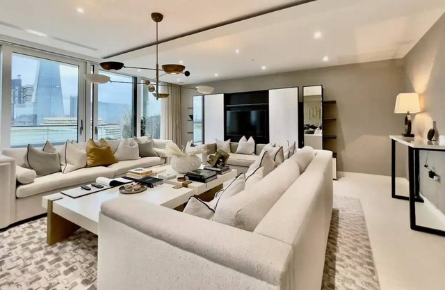 Penthouse With Stunning Landmark Views