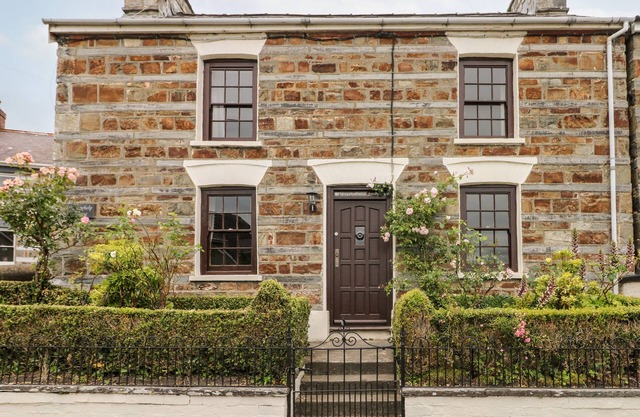 PENYWHELP HOUSE, pet friendly, with open fire in St Dogmaels