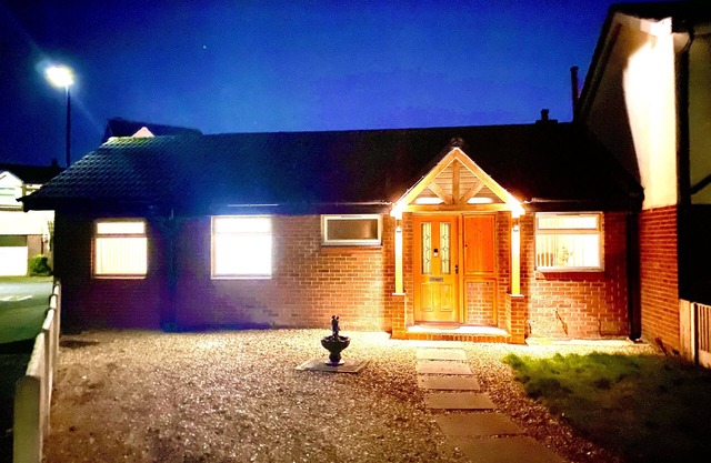 Perfect Bungalow House with 3 bedrooms and 2 bath & Good Links to City Centre !
