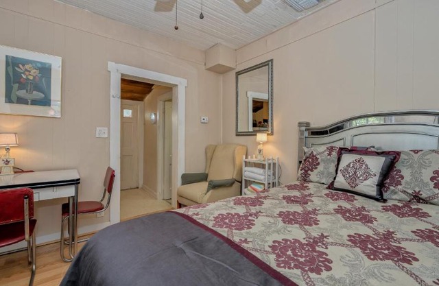 Perfect Downtown Space-Walk to Library, Theater