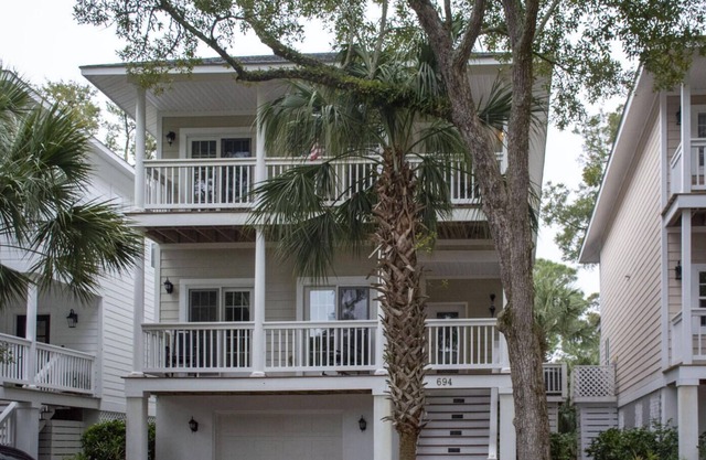 Perfect Family Charleston Style Home | Golf Course & Cart | Guest Cards Included