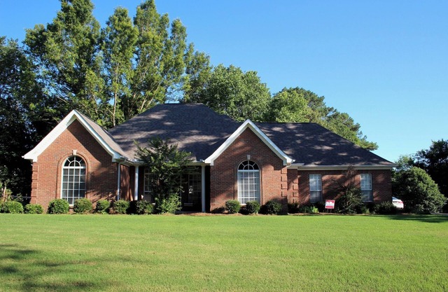 Perfect for Football Game Weekends: Spacious Home 6 Miles from Ole Miss!
