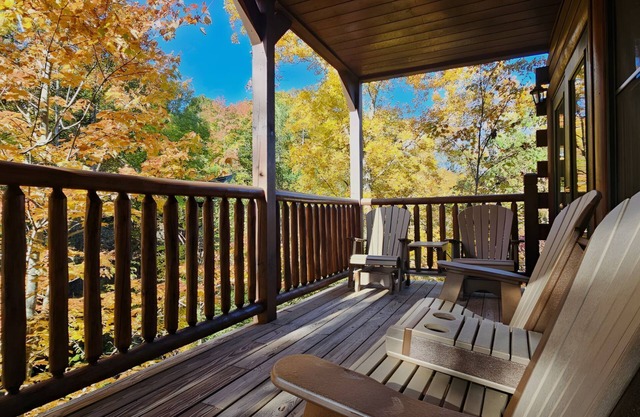 Perfect for Large Families 5BR Gatlinburg Cabin w/Game Room, Theater & HotTub