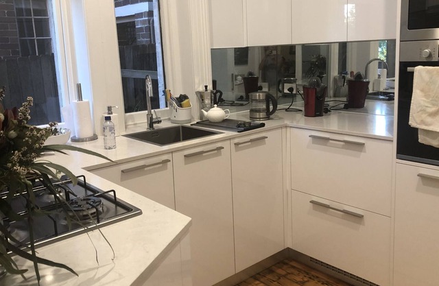 Perfect for Sydney visit. Stylish apartment, 6 minutes from ferry