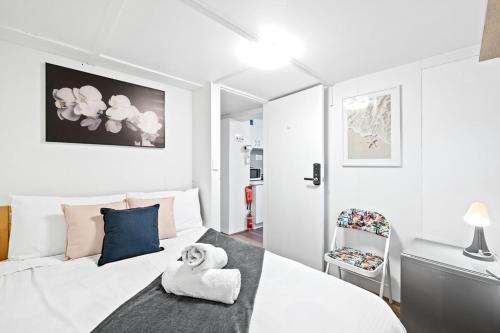Perfect for Travelers - Detached Double Room - Shared Bathroom