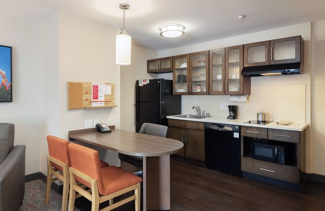 Perfect For Your Group | Queen Bed Each to 4 Suite & Kitchen