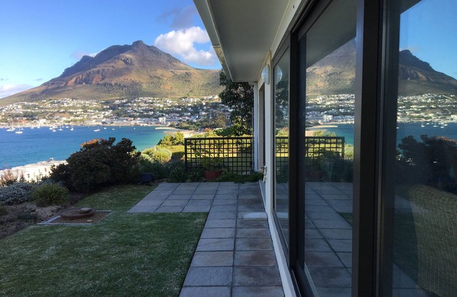 Perfect holiday house next to Cape Town, with breathtaking sea view