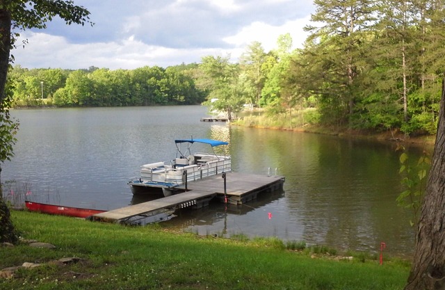 Perfect Lake Vacation! Boat Rental Available! VRBO Next Door For Big Groups!