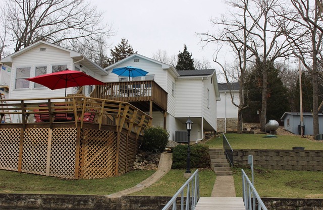 Perfect Lakefront Home - No Wake Cove, Private Dock - 8MM