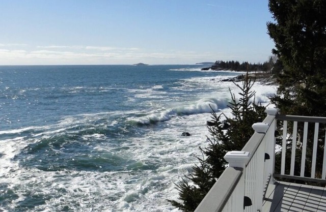 Perfect Maine Cottage Directly on the Coast