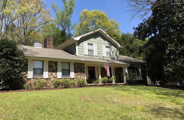 Perfect Ole Miss Game Day Getaway - 6BR/3.5BA Home with Pool