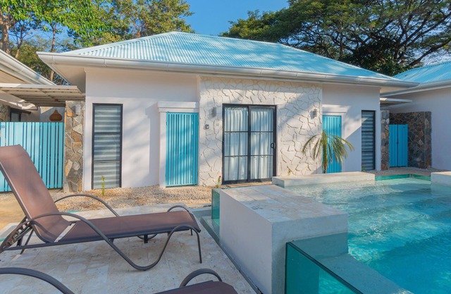 Perfect Studio Kitchen Beautiful Pool Close to beach Avellanas AC PetFriendly