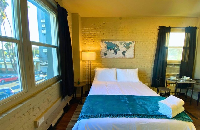 Perfect Studio for 2! Mins to Downtown LA!