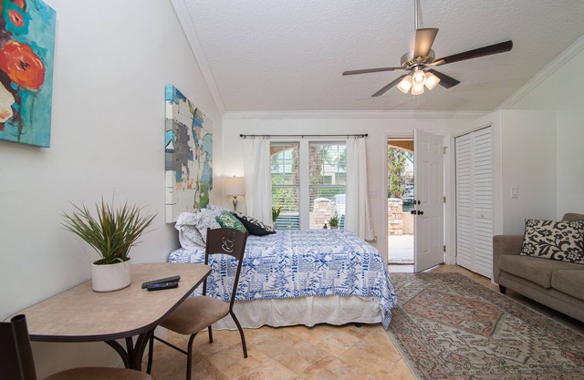 Perfect Studio located in Medical district and San Marco entertainment district!