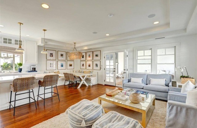 Perfection by the Sea! 3 blocks from the water in Corona Del Mar
