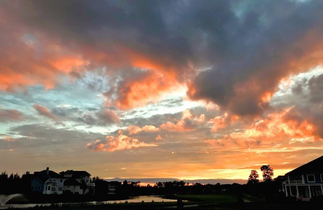 Perfectly situated, great view, sleeps 10+.