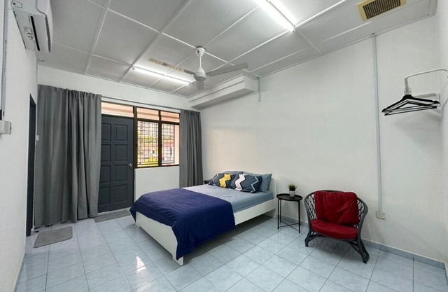 Permas Double Storey 8 Pax WiFi Netflix