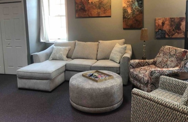 Perrysburg Purple Penthouse- Downtown Area Loft