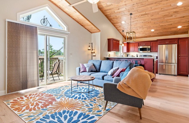 Pet friendly Apartment in Sturgeon Bay- Proximity to restaurants and bars!