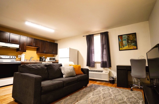 Pet Friendly Apt Near Peabody & JHU Shuttle w/Free WiFi & Paid Parking