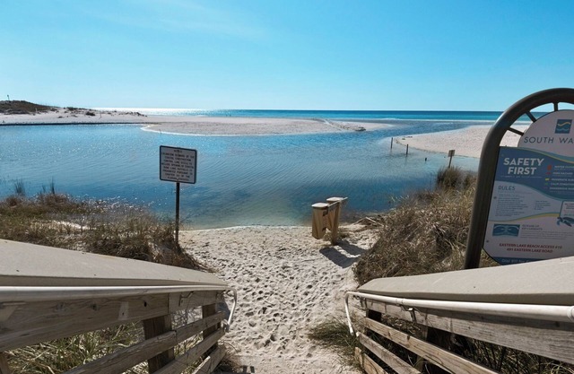 Pet Friendly Beach Home; 2 Minutes to Beach & Eastern Lake
