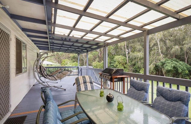 Pet friendly Beach House at Kianga