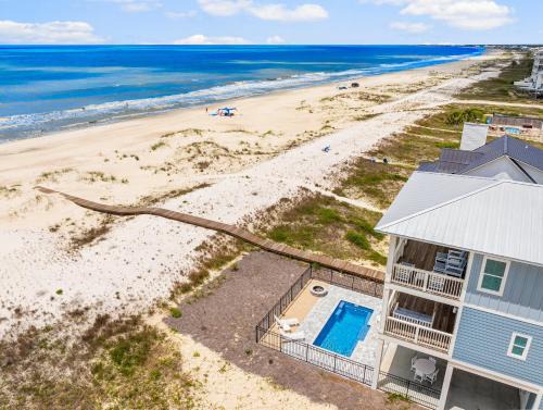 Pet Friendly Beach House - Sand Castle Hideaway by Panhandle Getaways