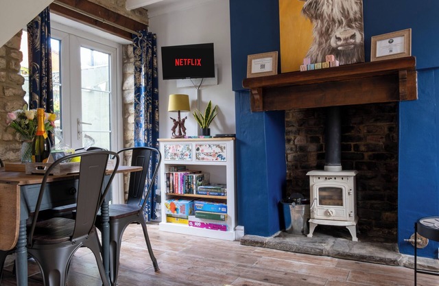 Pet Friendly Cottage, Near Amenities with Log Fire