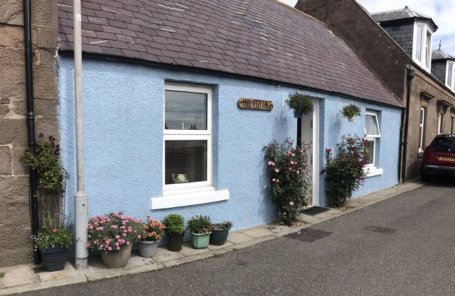 Pet Friendly Cottage in Coastal Village