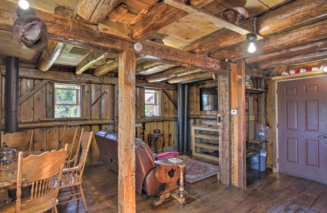 Pet-Friendly Countryside Cottage w/Fire Pit!