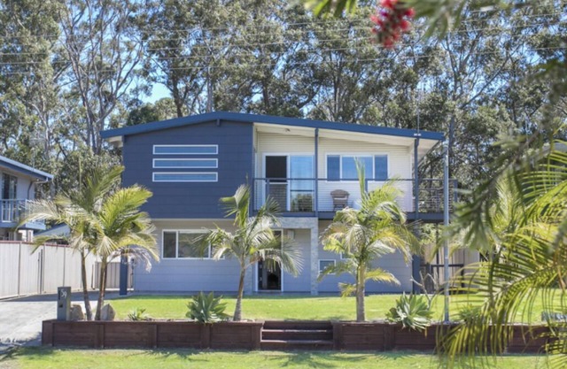Pet friendly family home close to the beach in Narrawallee