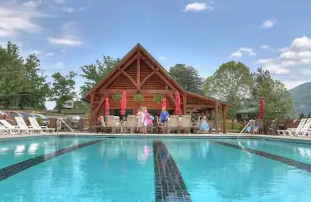 Pet Friendly Fire Pit Movie Theater Pool Sauna