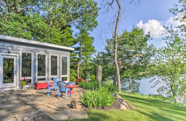 Pet-Friendly Friendship Lakehouse w/ Pedal Boat!