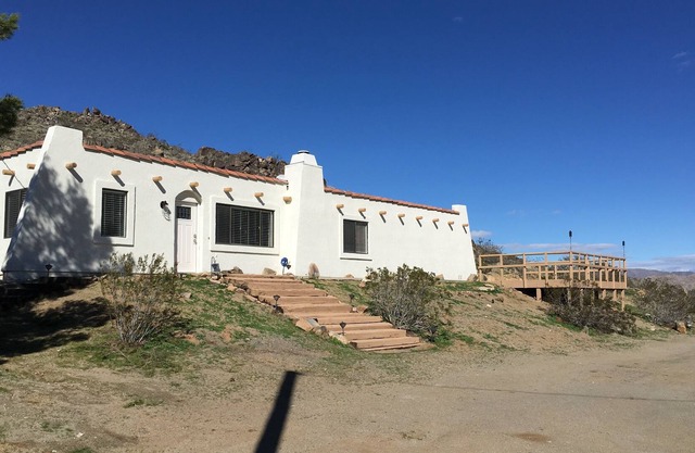 Pet Friendly Gated dog run in back --- Trailer Friendly- pull through driveway--