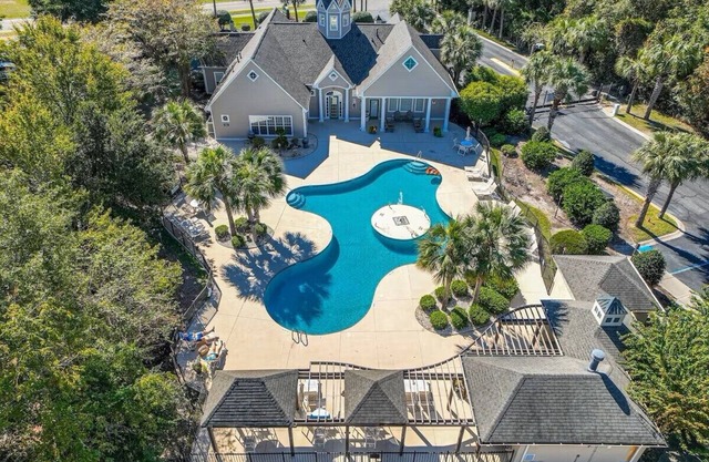 PET FRIENDLY-GREAT LOCATION! MINUTES TO BEACH AND GOLF COURSE.