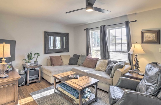 Pet-Friendly Greenville Dwelling ~ 2 Mi from Dtwn!