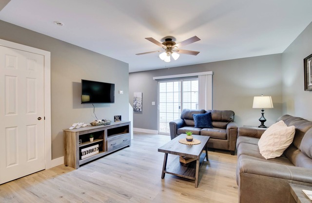 Pet-Friendly Home, 9 Mi to Silver Dollar City