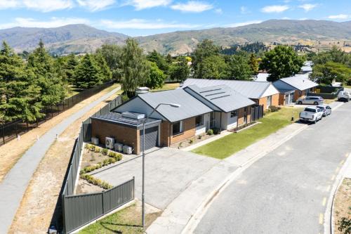 Pet friendly holiday home and spa in sunny Cromwell