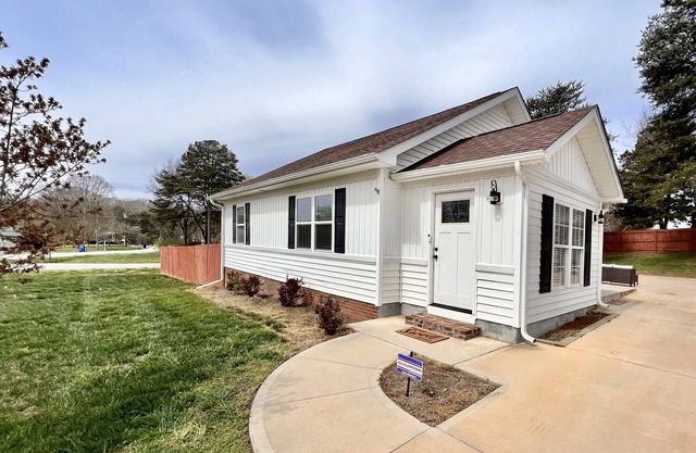 Pet Friendly Home Close To Lake Norman 3BR/2BA Newly Renovated MUST SEE!