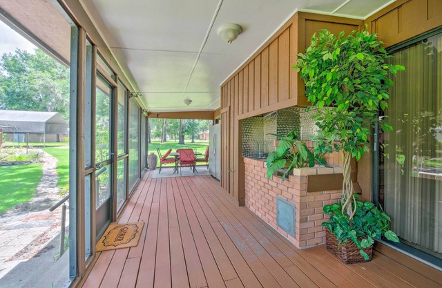 Pet-Friendly Inglis Retreat w/Lake + Dock!