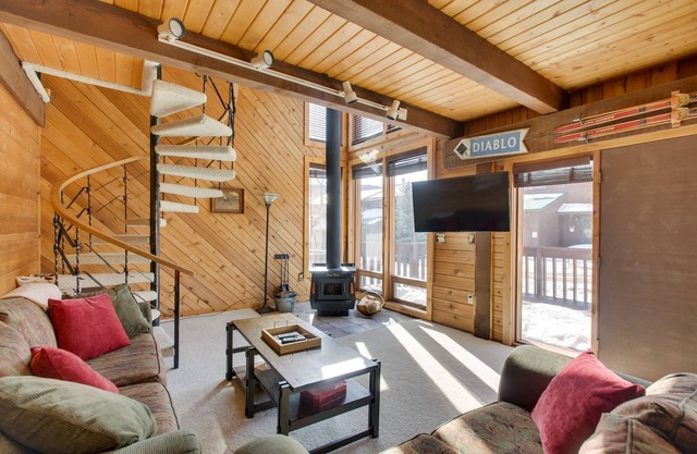 Pet-Friendly La Veta Condo w/ Mountain Views!