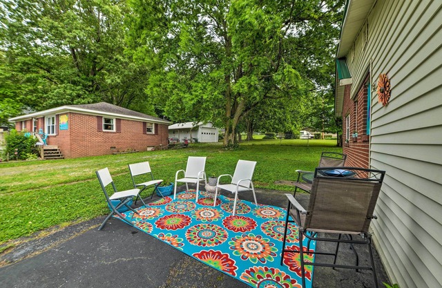 Pet-Friendly Mini Apt w/Patio, Walk to Dtwn!
