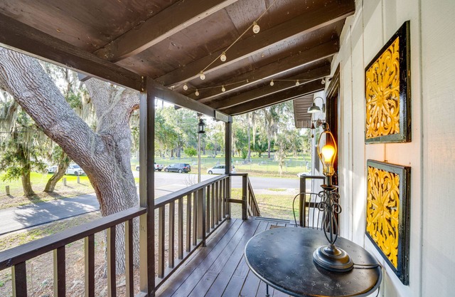 Pet-Friendly Mt Dora Apartment w/Deck - Near Lake