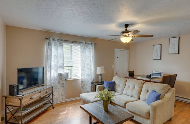 Pet-Friendly Oak Hill Vacation Rental!