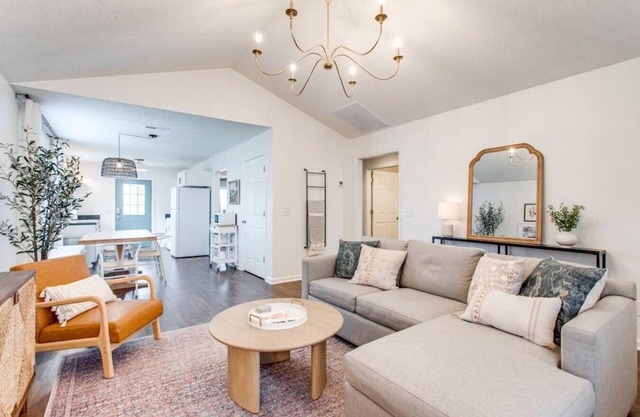 Pet Friendly |Outdoor Fire Pit|Shops & Food Nearby